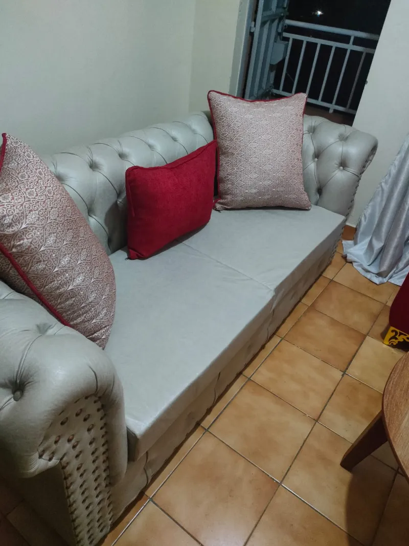 Chesterfield Leather Sofa with Pillows 1